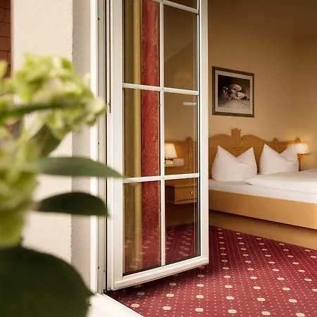 Zum Lowen Hotel *